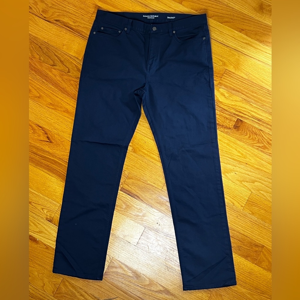 Banana Republic Slim Traveler Pant 2.0 in Navy